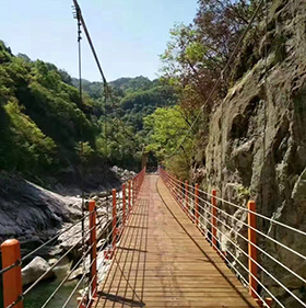 金塞燕子河大峽谷百米吊索