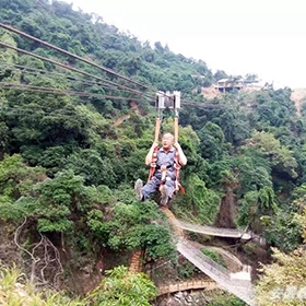 南部縣世外桃源景區(qū)滑索