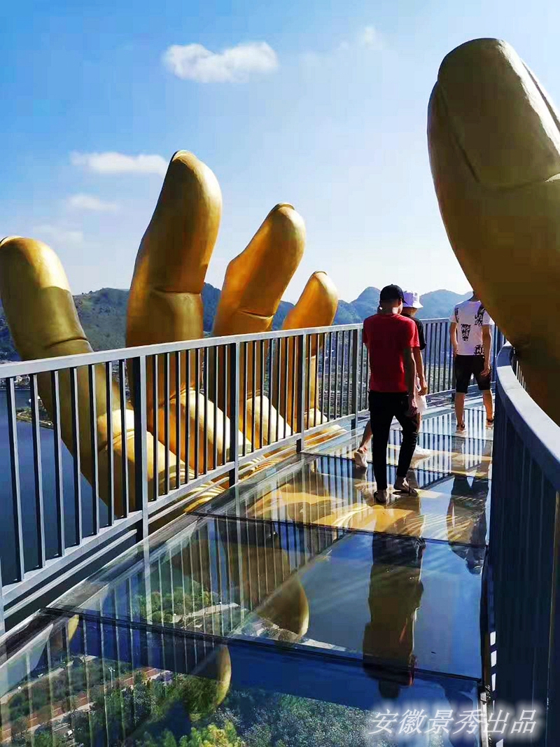 贵州黔南杉木湖"大地之手"玻璃观景平台中秋佳节完美呈现!